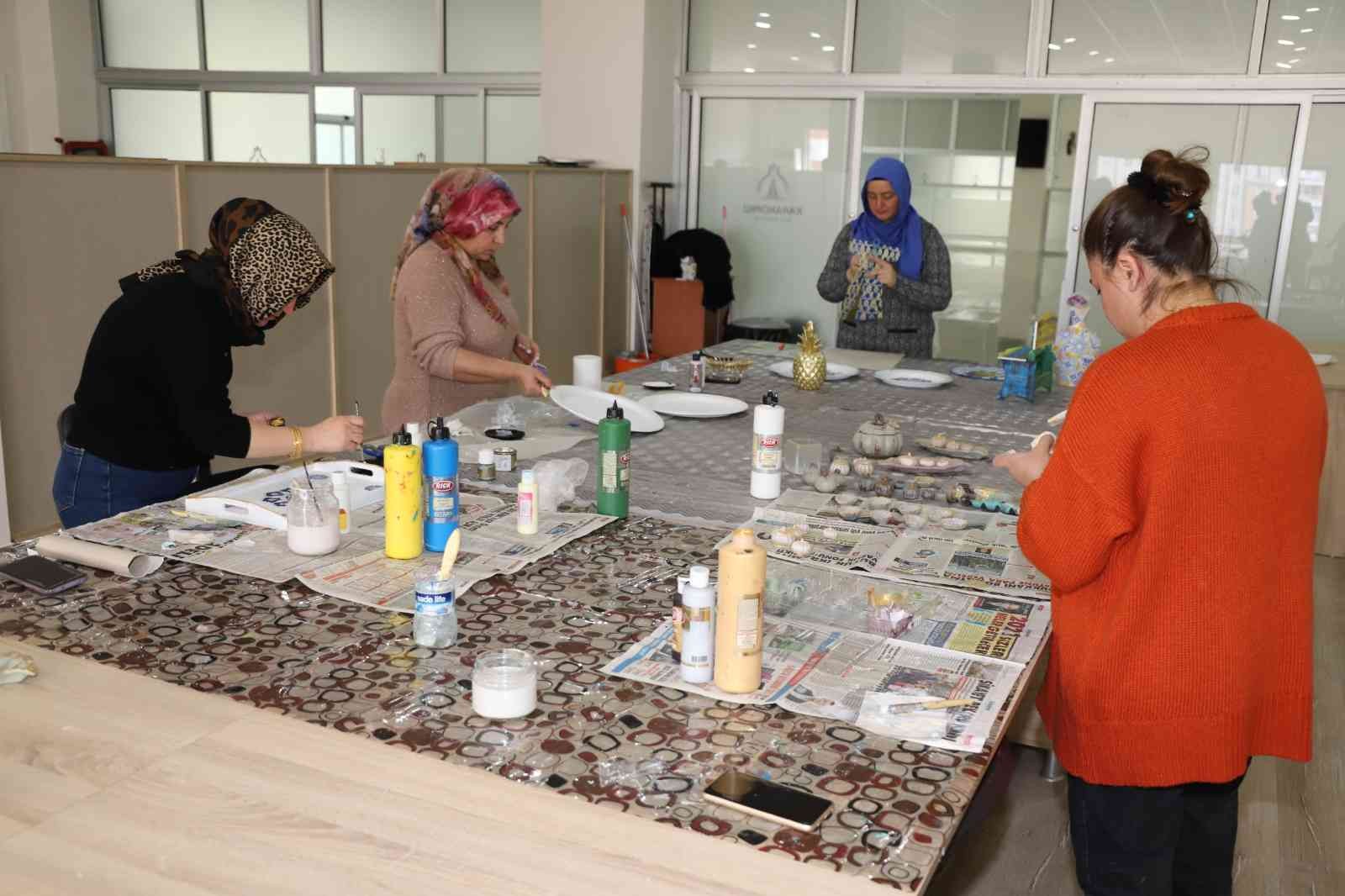 Şanlıurfalı kadınlar hem öğreniyor hem de aile bütçelerine katkı sağlıyor