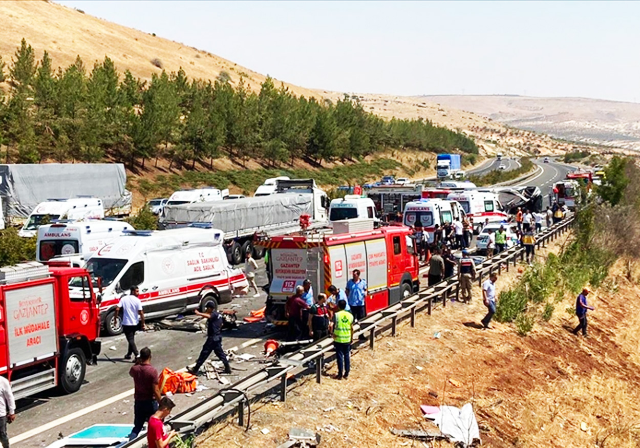 Gaziantep-Şanliurfa-Otoyolunda-Kaza-Ölü-ve-Yaralilar-Var