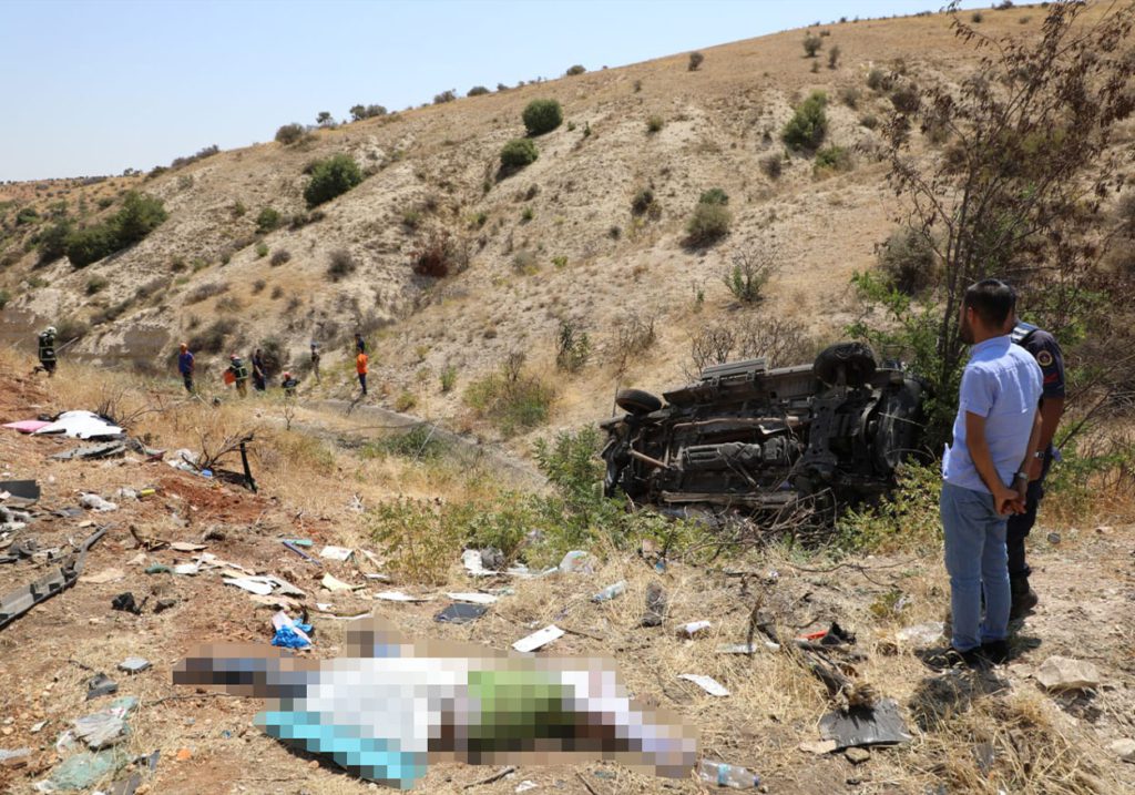 Gaziantep Şanliurfa Otoyolunda Kaza Ölü ve Yaralilar Var 4