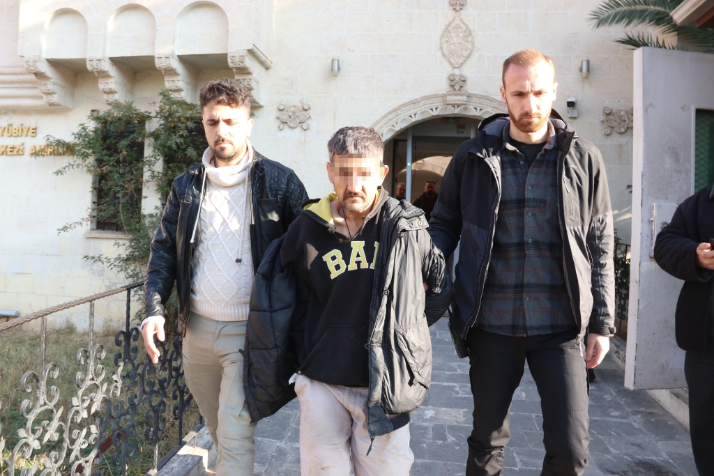 Adıyaman'da Kaçırılan Çocuk Şanlıurfa'da Bulundu! 3 AA 20230118 30018413 30018412 ADIYAMANDA KACIRILIRKEN KAMERALARCA GORUNTULENEN 4 YASINDAKI COCUK SANLIURFADA BULUNDU