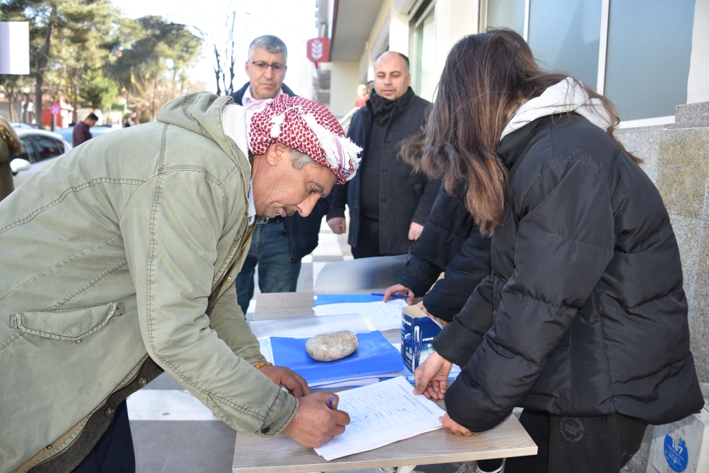 Siverek'in İl Olması İçin İmza Kampanyası Başlatıldı! 2 AA 20230119 30032483 30032479 SIVEREKIN IL OLMASI ICIN IMZA KAMPANYASI BASLATILDI