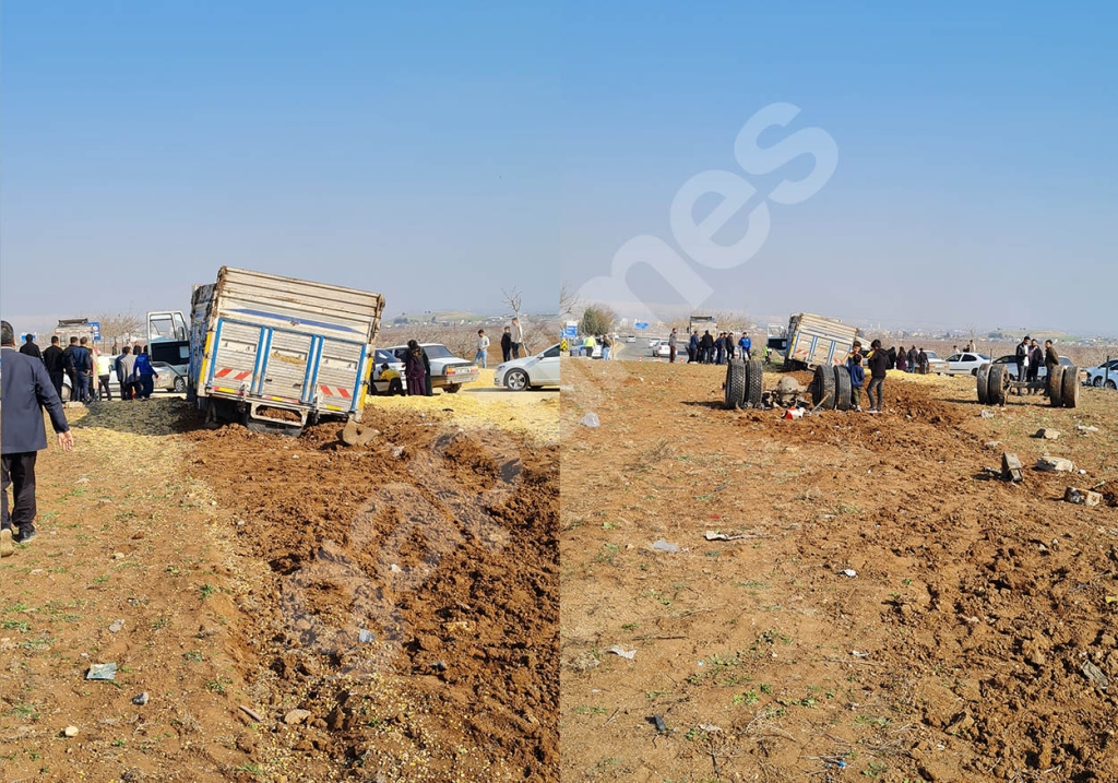Urfa'daki Ölüm Kavşağında Mısır Yüklü Kamyon Felaket Saçtı! 1 kaza 2