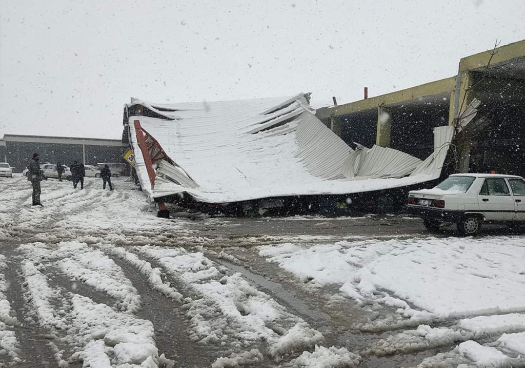 Şanlıurfa'daki Kar Maddi Hasarı da Beraberinde Getirdi! 2 pazar