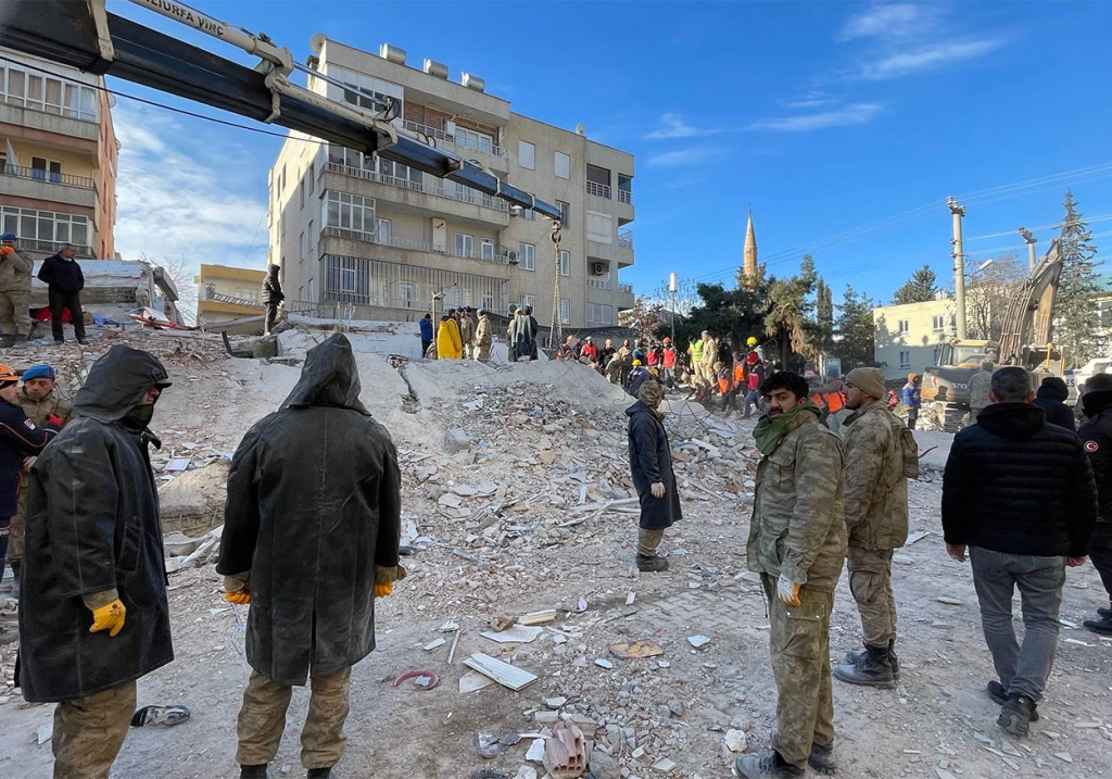 Şanlıurfa'daki Enkazda Saatler Sonra Gelen 2 Mucize Kurtuluş! 2 sanliurfa yenisehir mucize kurtulus 2