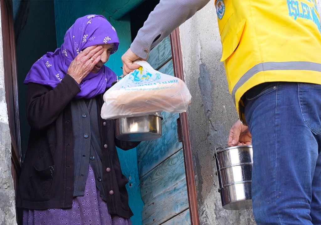 Haliliye'de Binlerce Aileye Sıcak Yemek Ulaştırılıyor! 5 haliliye asevi4