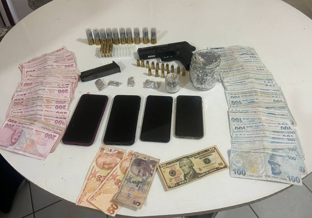 Şanlıurfa'da Uyuşturucu Tacirlerine Operasyon: 10 Gözaltı! 2 1 23