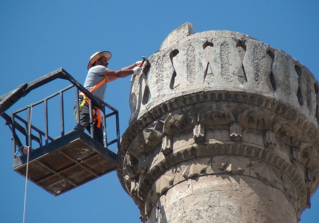 Viranşehir'de Ağır Hasarlı Yapılar Yıkılıyor! 2 1 32