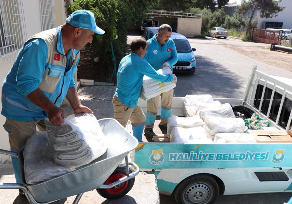 Haliliye Belediyesi Yüzlerce Personeliyle Bayramda da Sahada! 2 2 23