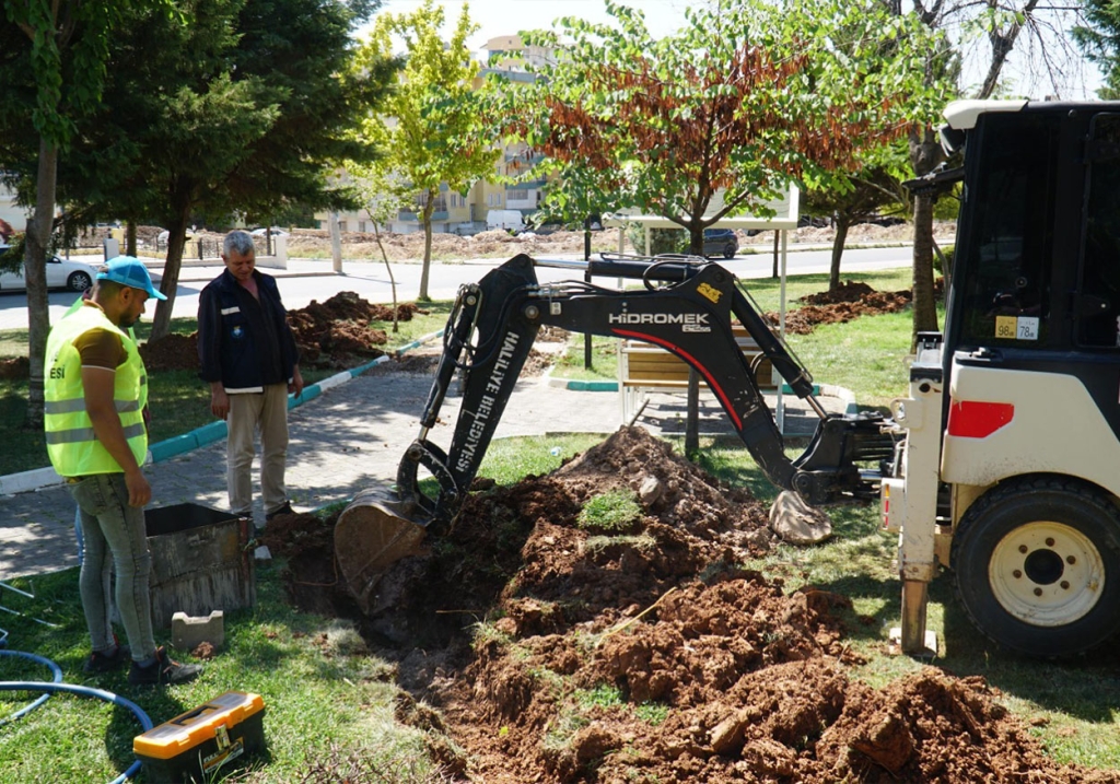 Haliliye'de Parklarda Bakım Onarım Çalışması Yapılıyor! 2 1 29