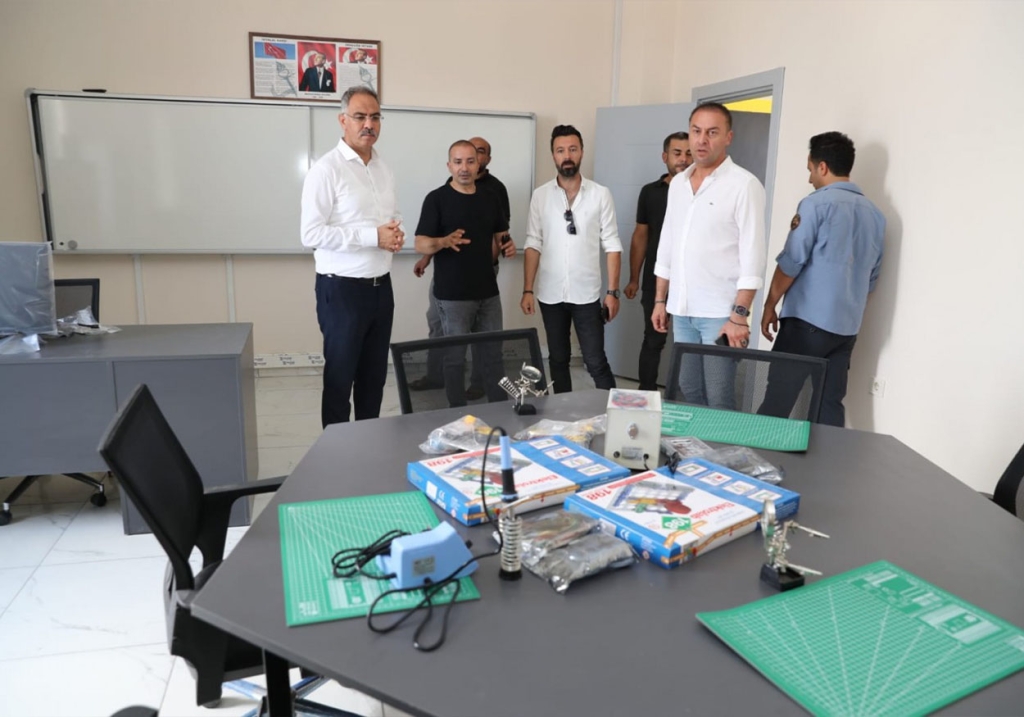 Eyyübiye'nin Tam Donanımlı Gençlik Merkezi Hazır! 2 eyyubiye