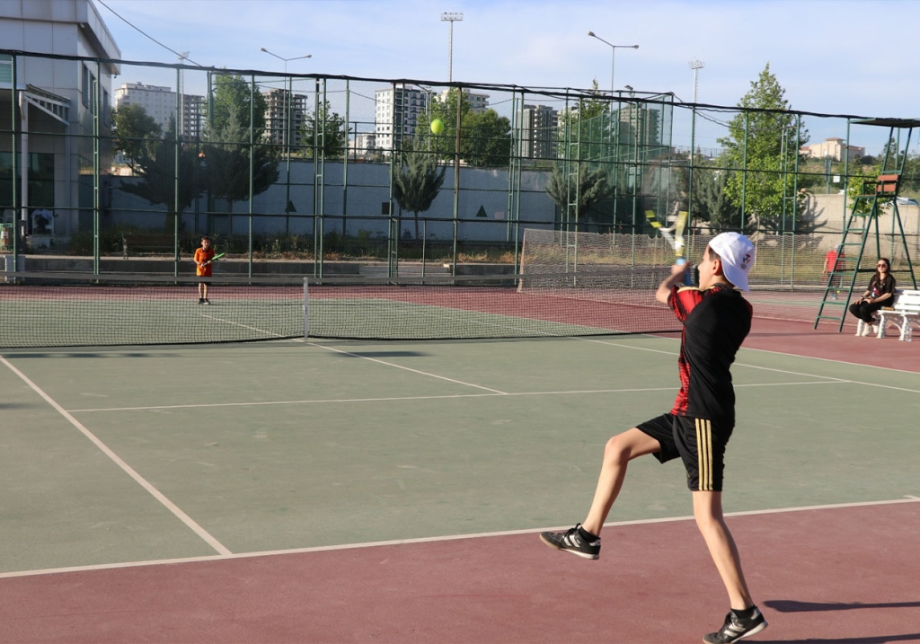 Şanlıurfa'da 15 Temmuz Tenis Turnuvası Düzenlenecek! 2 tenis 1 1