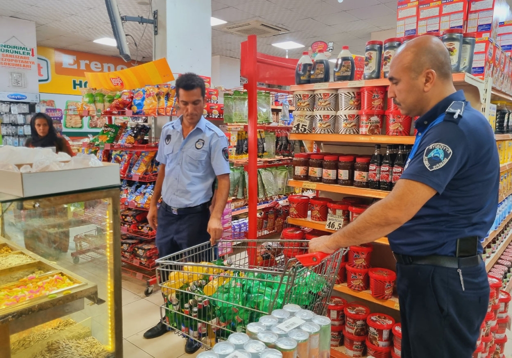 Şanlıurfa'da Tarihi Geçmiş Ürünlere El Konuldu! 2 zabita 2